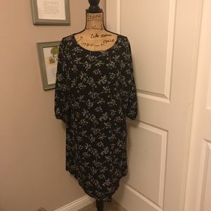 Tunic/Dress. Black and White Floral.